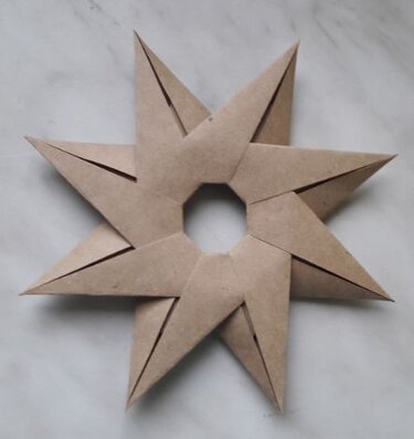 Faltstern mit Loch aus 8 Teilen - Basteln