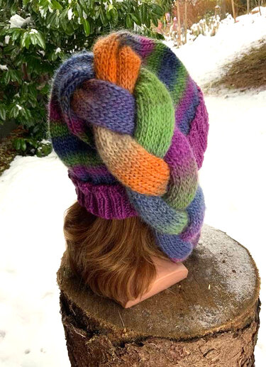 GESTRICKTE Mütze LUKAS mit geflochtenen Zopf - Stricken