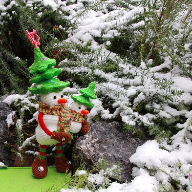 Amigurumi Pattern for Crochet Snowman with Christmas tree