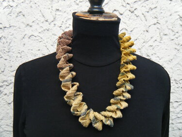Knitting pattern necklace "origami"