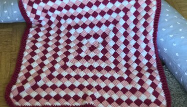 Baby-Decke Entrelac aus der Mitte - Häkeln