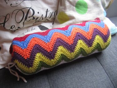 Zickzack-Nackenrollenhülle Häkelanleitung