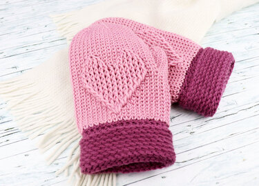 Hand gloves (mittens) with the heart, for adults and children from 6 y. - Crochet