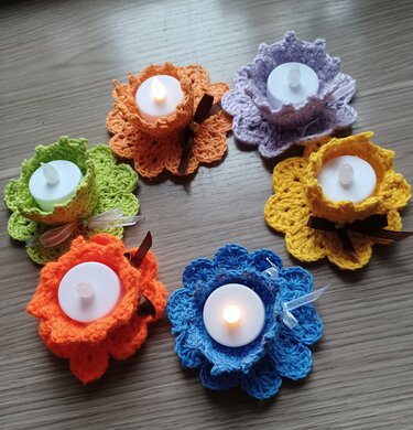 Häkelanleitung Blütenkrönchen als Eierbecher / Teelichthalter - Bild 2