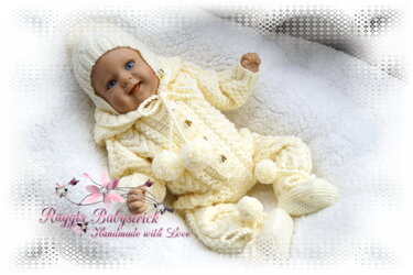 Strickanleitung für Baby's u. Reborns 3-teilig Modell Kristie Gr. 50 - 56 - Bild 9