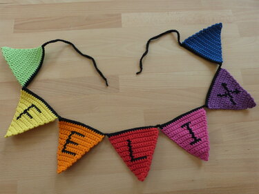 Crochet pattern for integrated alphabetic characters