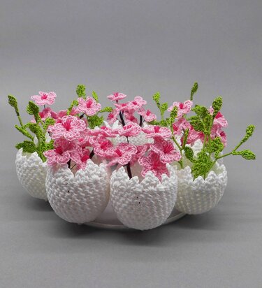 Crochet decoration cherry blossoms and easter eggs - simple and versatile