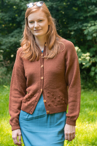 Strickanleitung Damenjacke Unity mit Angaben zu den Größen 34 bis 48