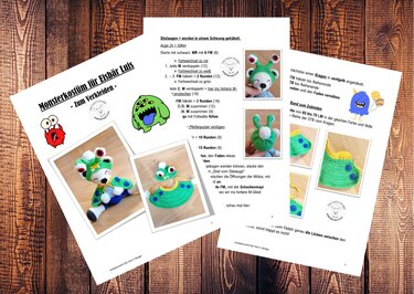 Gedruckte Häkelanleitung und Fotos eines grünen Monsterkostüms mit Mütze und Kragen für einen Amigurumi‑Eisbär