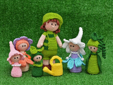 Gärtner mit Gießkanne und Blumentopf Frühling Blumen - Häkeln