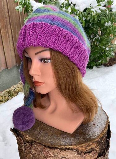 GESTRICKTE Mütze LUKAS mit geflochtenen Zopf - Stricken