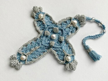 hübsches Silberkreuz ( z.B.: für die Kommunion) - Häkeln