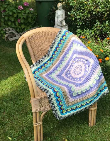 Quatratische Häkeldecke  "AMO" Babydecke - Häkeln