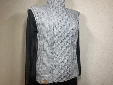 Knitting instructions for the "Smokey Grey" slipover