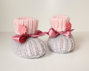 Strickanleitung Baby-Schuhe, Booties in drei Größen, Halbpatent, 9 cm, 10 cm, 11 cm Sohlenlänge