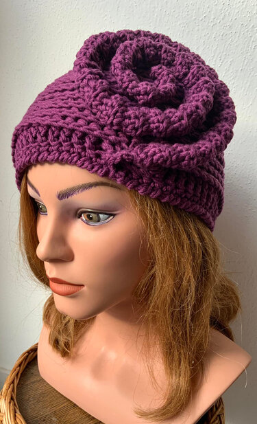 Mütze mit schrägen Rippen & Schnecke - Häkeln