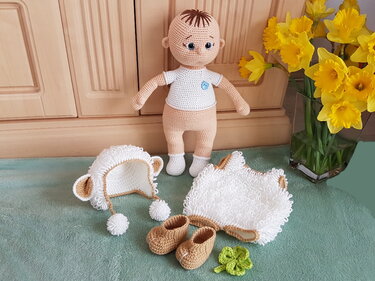 Baby Leo im Schäfchenoutfit - Häkeln