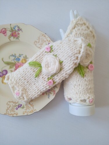 Strickanleitung für bestickte, schnelle Stulpen