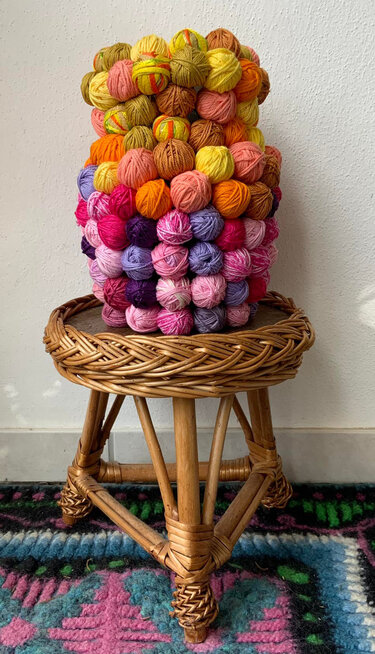 Lustige Knäulchen Vase aus Wolleresten - Basteln