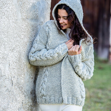 Anleitung Strickjacke mit Zopfmuster und großer Kapuze - Bild 3