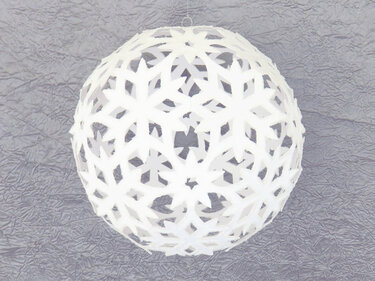 Schneeflockenkugel – Bastelanleitung und Vorlagen