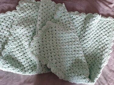 Häkelanleitung Babydecke im Granny Style!