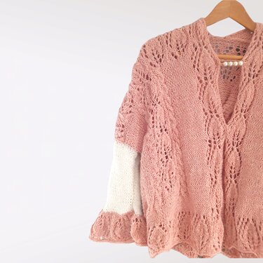 Strickanleitung Strickjacke mit Blattmuster und Zopfmuster - Stricken