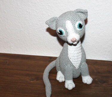 Trixie the cat crochet pattern in english