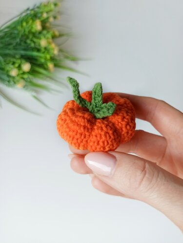 Little pumpkin keychain crochet pattern