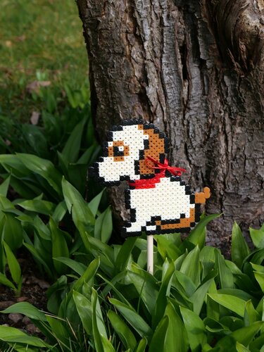 Osteranhänger und Blumenstecker aus Bügelperlen - Basteln