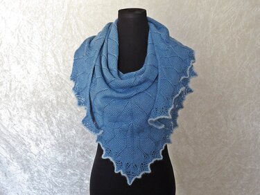 Knitting pattern shawl "Nenya"