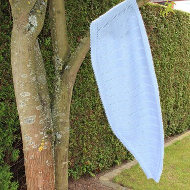 Anleitung Stola „Flauschig mit Lochmuster“ - Stricken