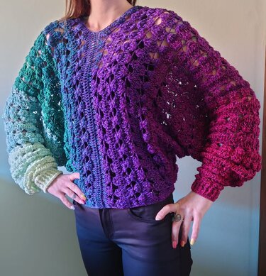 Häkelpullover mit Farbverlauf, offenem Ajourmuster und Ballonärmeln