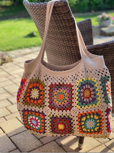 Grosser Shopper / Strandtasche aus Grannys häkeln