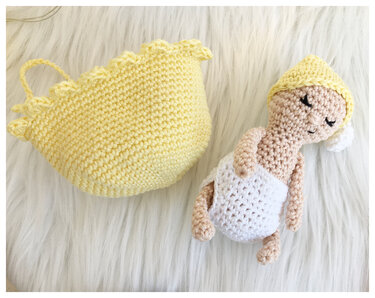 Storch mit Baby im Körbchen- Häkelanleitung Amigurumi von Wolldiamant