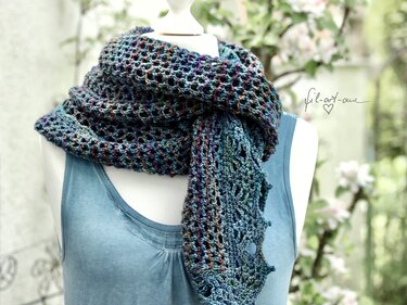 Gestrickter Poncho mit Häkelbordüre, Größe 36 - 46 - Stricken