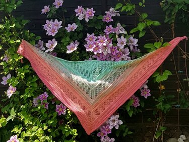 Mad Milano - Häkelanleitung luftiges Dreieckstuch