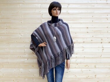 Knitting Pattern: Trendy poncho with fringes - Image 4