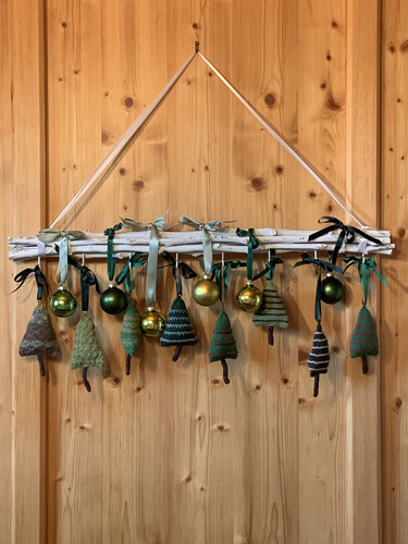 Anleitung Weihnachtsbäume gestrickt aus Sockenwolle - Stricken