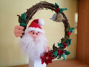 Santa Wreath. Xmas door decor. Crochet pattern