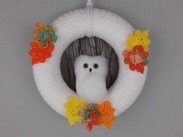 Crochet pattern autumn door wreath with fluffy owl