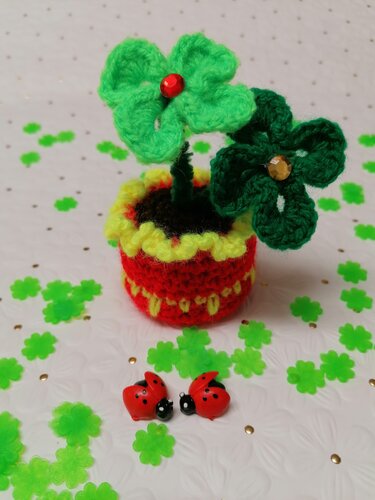 Good luck clover in flower pot – crochet pattern