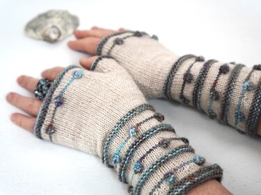 Fingerless mitts „Tiny Drops“, knitting pattern, 3 sizes