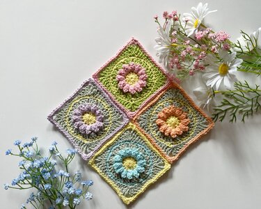 Elloth Granny Square - Crochet