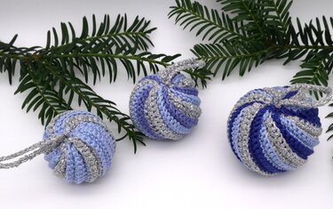 Häkelanleitung für zauberhafte Weihnachtskugeln