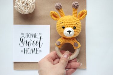 Crochet pattern baby rattle giraffe