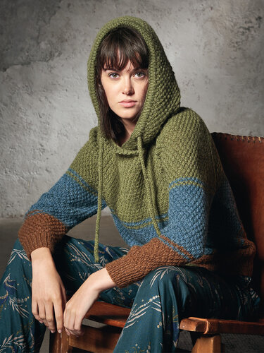Strickanleitung: Lässiger Hoodie im Color-Blocking-Stil