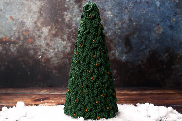Decorative leafy Christmas trees - Crochet Pattern