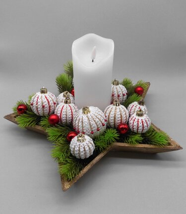 Little chubby Christmas cat - hanging decoration for doors & walls - Crochet