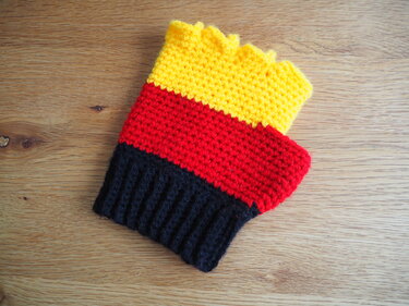 Fitted hand cuffs "Basic" for him and her - from Häkelini - Crochet